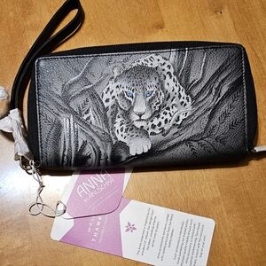 Zip around clutch